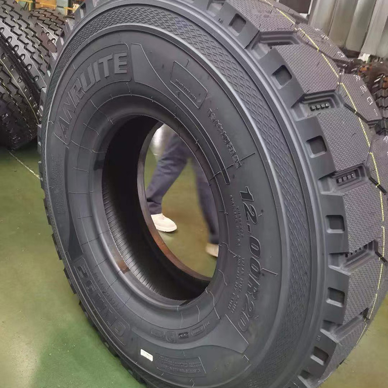1200R20防爆轮胎 后八轮轮胎 胎顶加厚轮胎