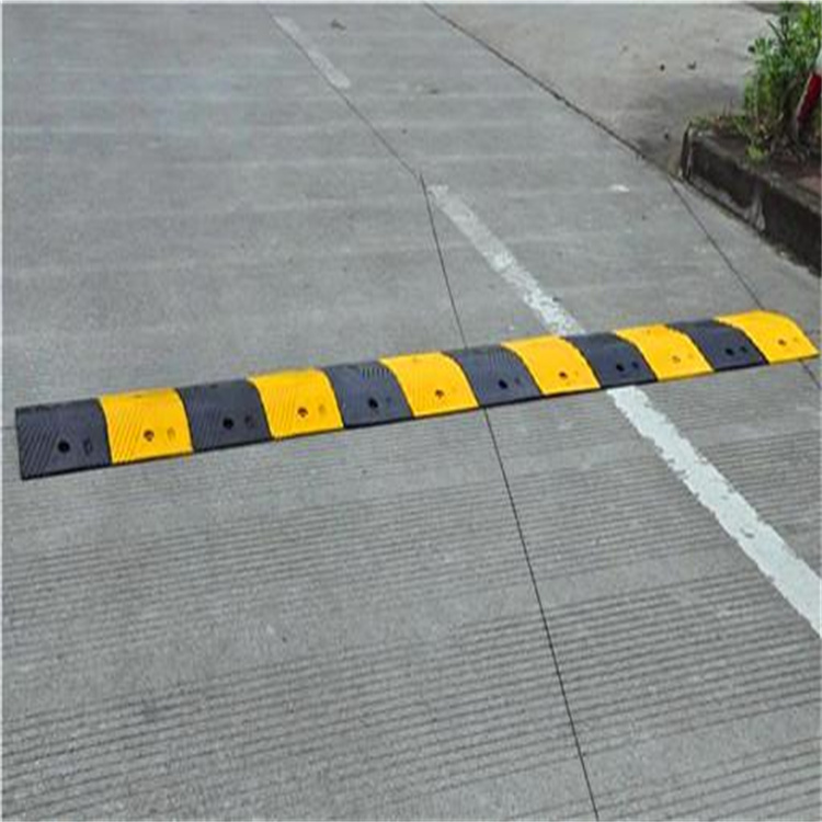 西安减速带  减速带厂家 西安减速带价格 西安道路桥梁减速带