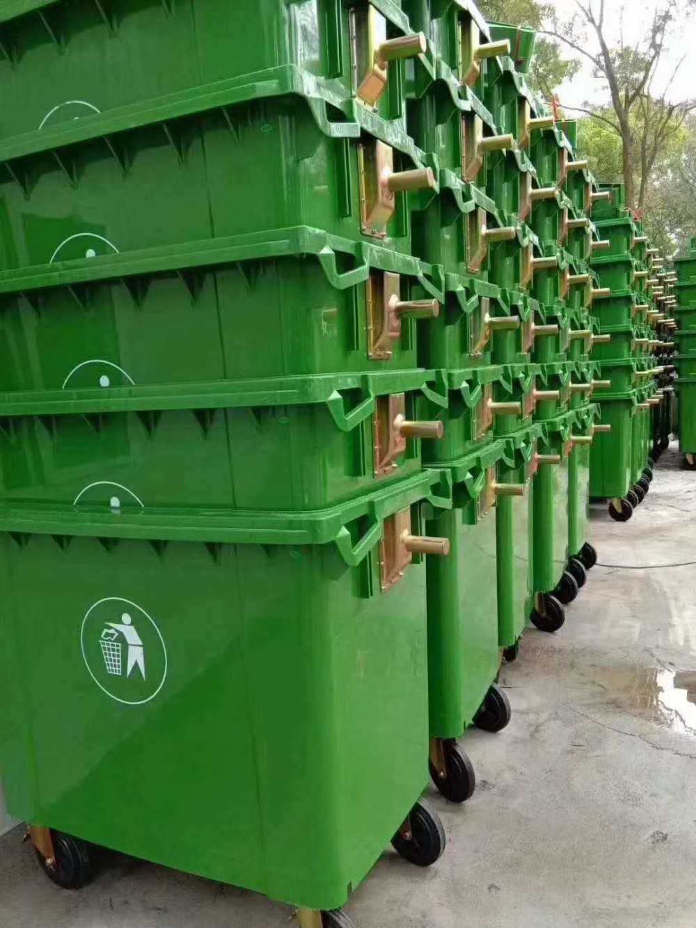 江西南昌垃圾站超大型塑料垃圾桶 660L塑料垃圾桶 带盖带轮