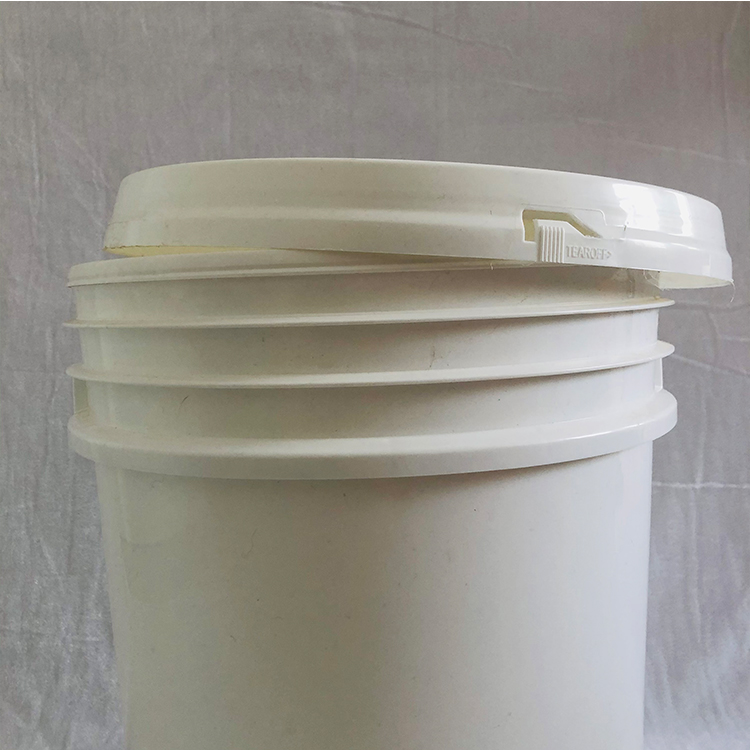 厂家生产塑料桶 润滑油桶 机油桶 油嘴桶  规格多样 量大从优