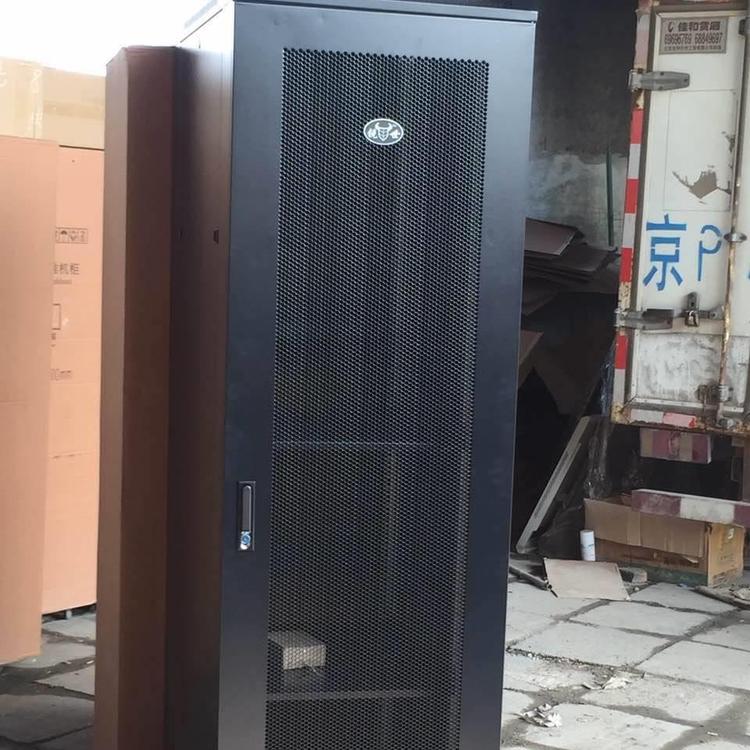 供应机柜大量现货 质保三年 标准19英寸机柜厂家