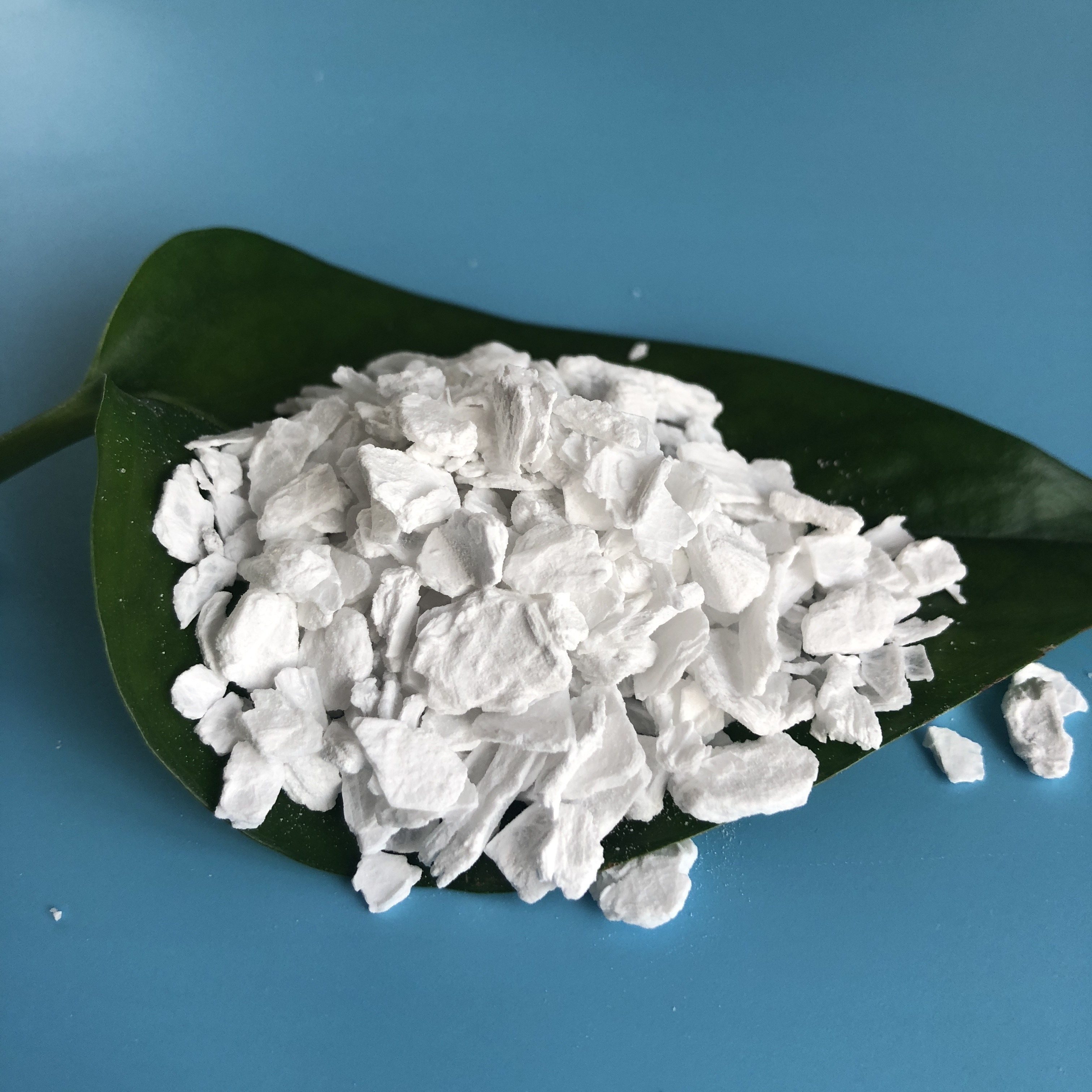 厂家直发氯化镁片 99含量无水氯化镁 冶金工业用氯化镁
