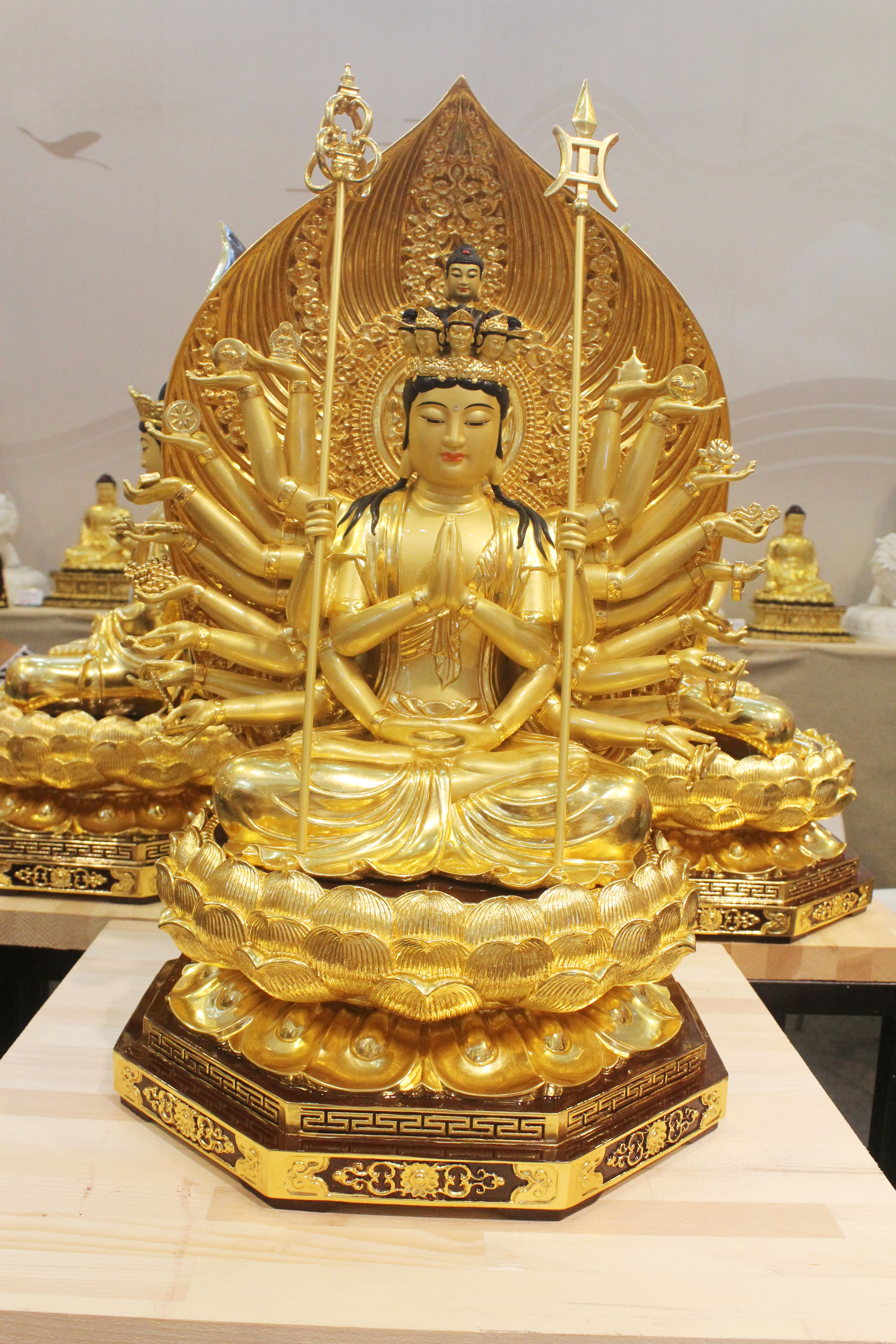 金梓承接佛像寺庙工艺品酒店别墅会所贴金箔装饰工程业务