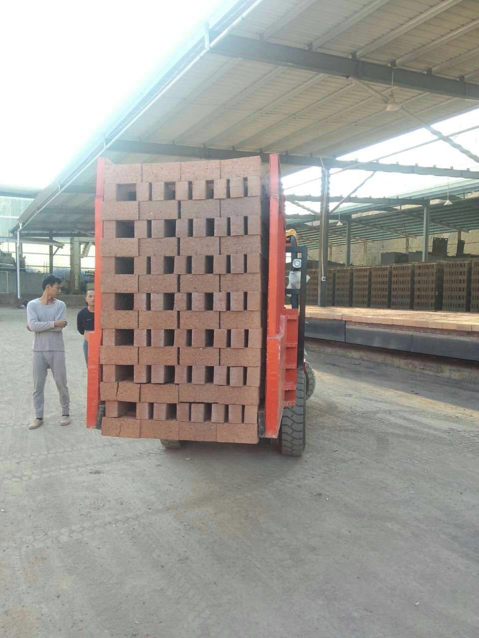 河南货源叉车式标砖 空心砖 多孔砖抱砖机 智能自动化夹砖机