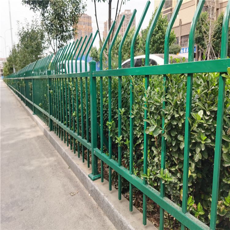 PVC草坪护栏  PVC护栏  塑料护栏加工