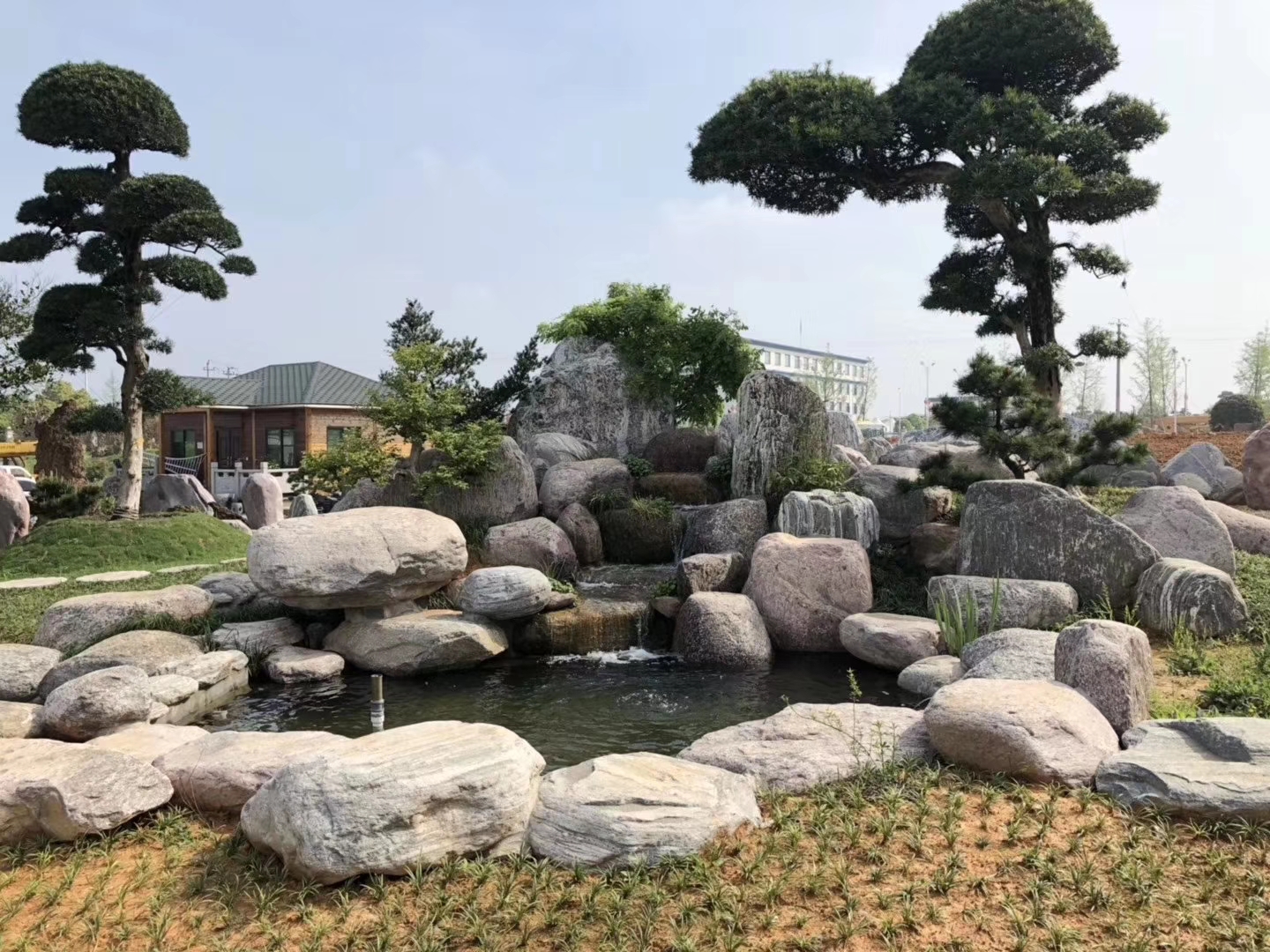 万吨龟纹石千层石产地批发 莲花石工程 灵璧石景观石 园林石假山工程 黑山石假山