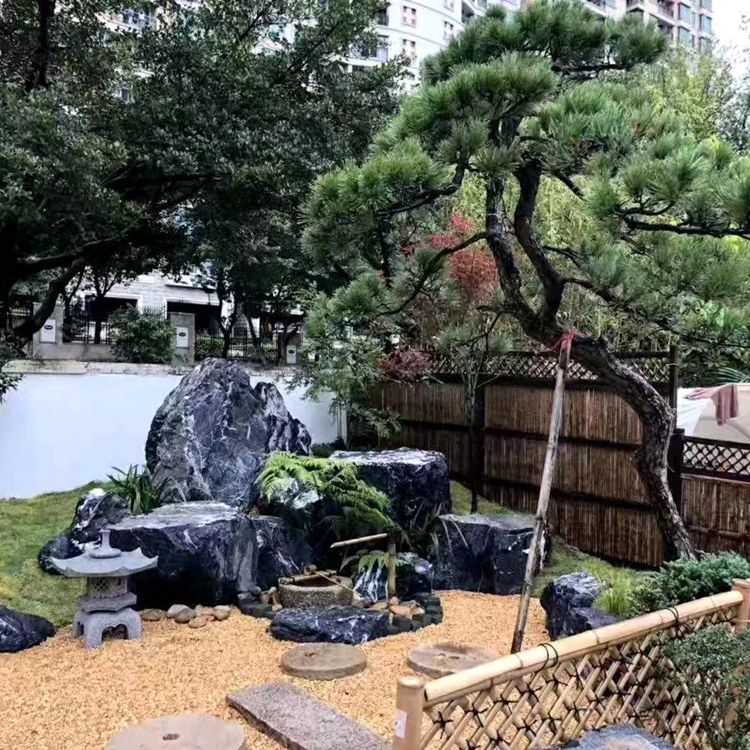万吨黑山石矿山产地批发,黑石假山石,日式枯山石,日式假山石,园林石景观石