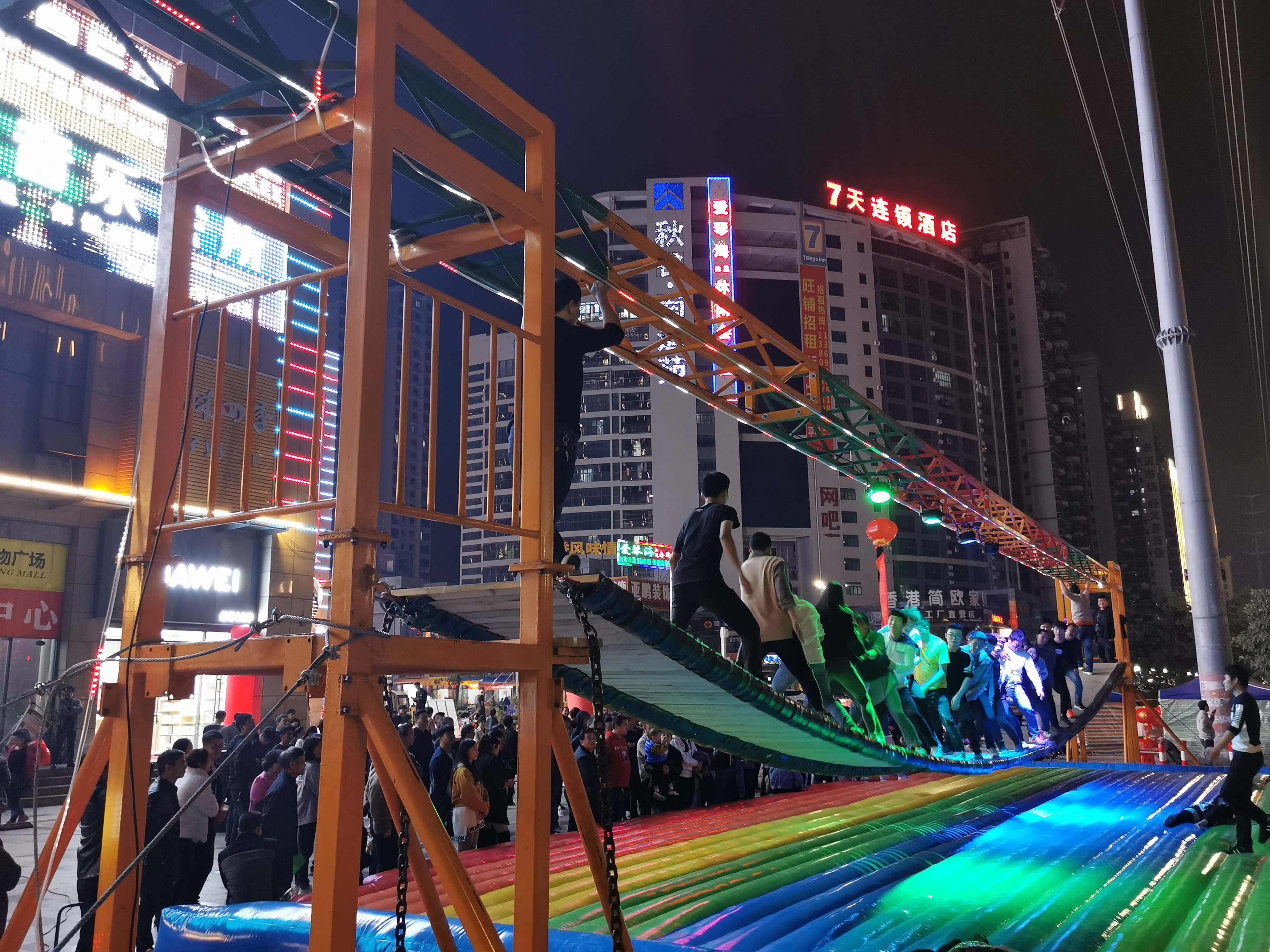 景区水上网红桥 水池摇摆桥定制 摇晃的网红桥