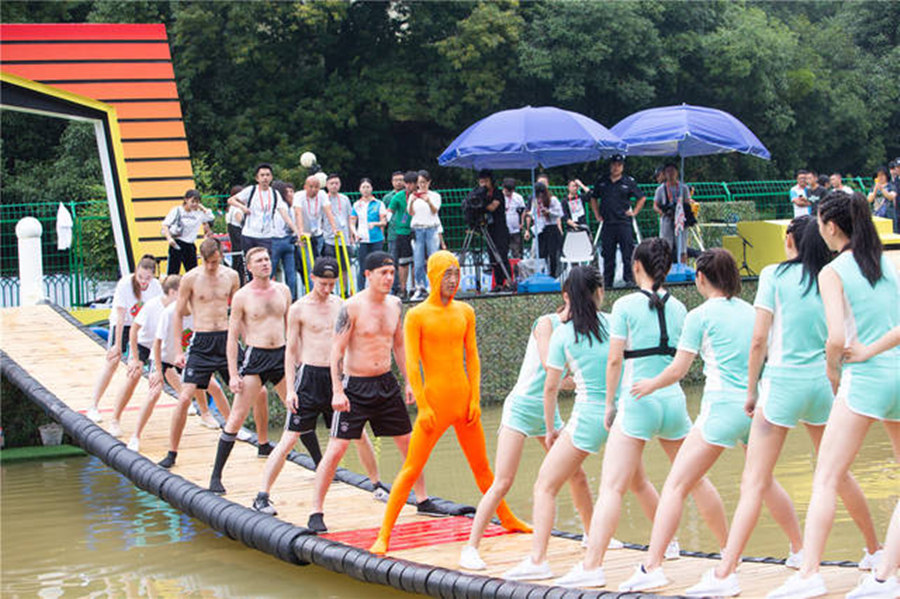 水上摇摆桥一套设备 水上摇摇桥价格 
