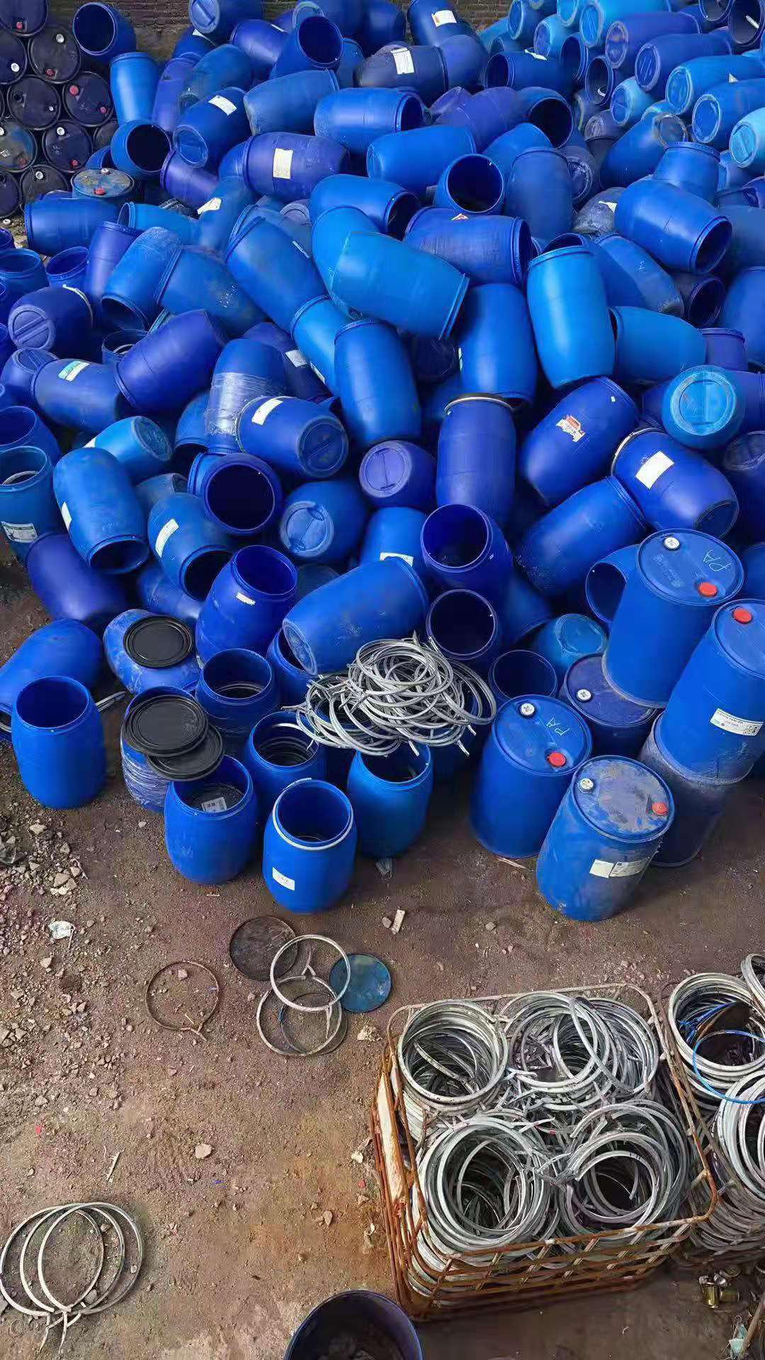  铁箍塑料桶厂家    化工塑料桶120L 法兰桶120升