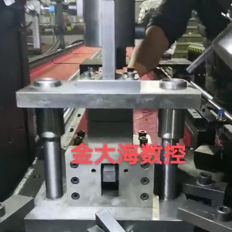 20实心方刚切断下料，简单快捷，效率高