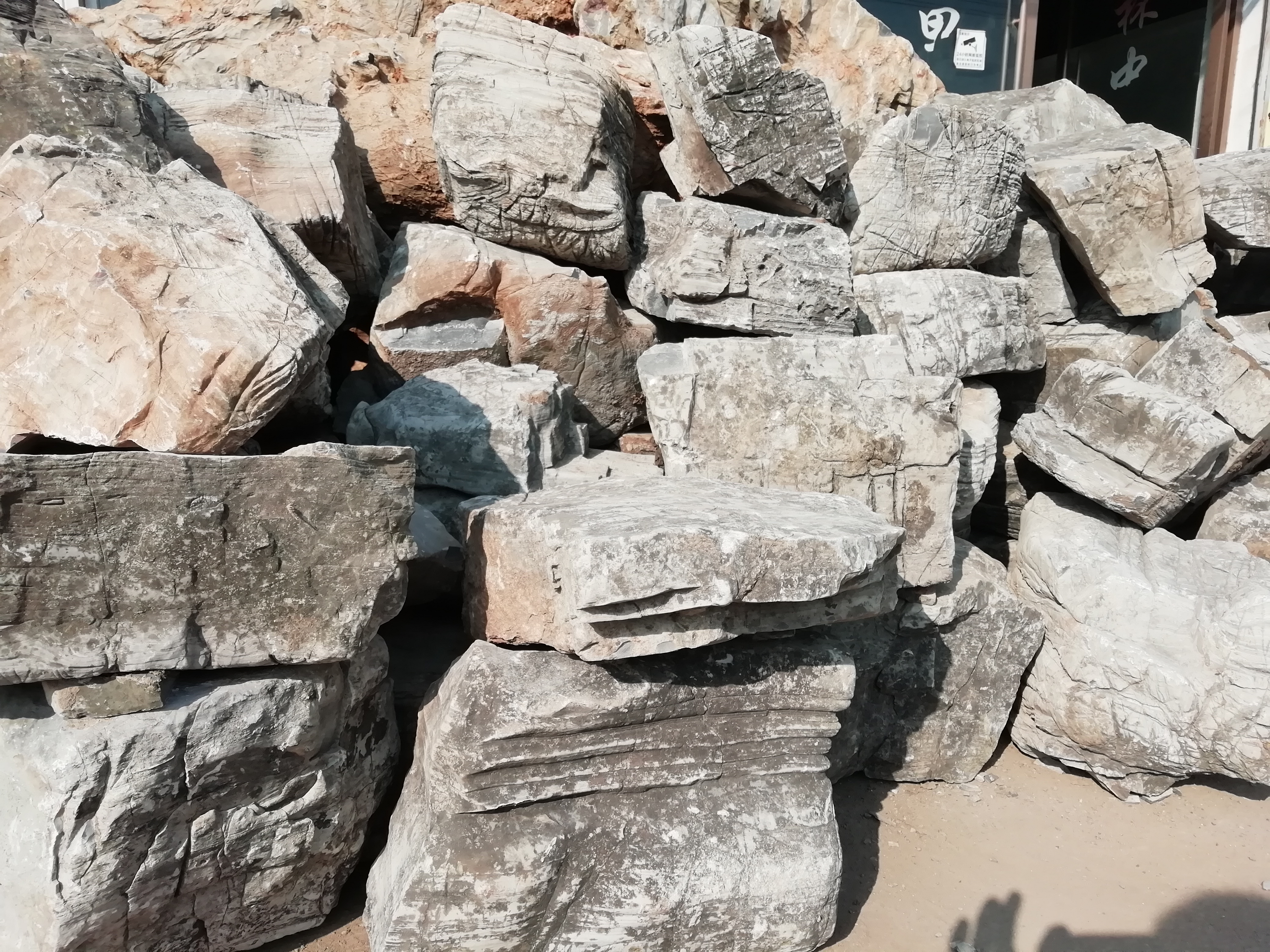 万吨景观石千层石龟纹石产地批发 磬航 量多从优 河滩 厂家直销 江苏