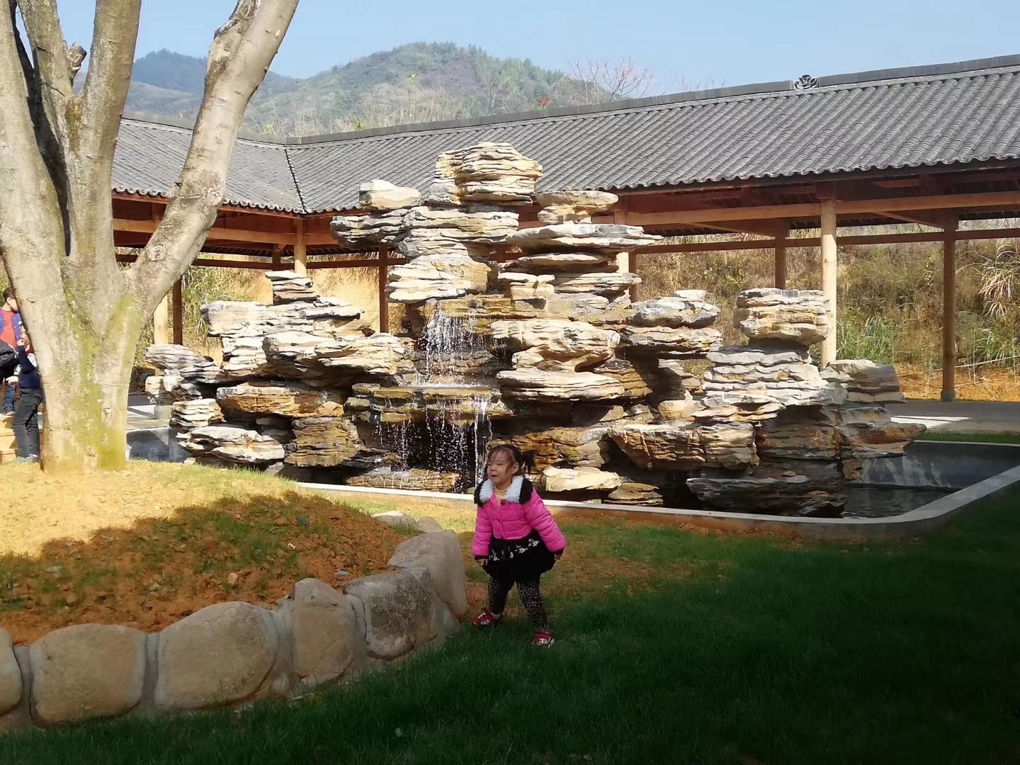 万吨千层石龟纹石产地批发 泰山石太湖石 刻字石水冲石批发 黑山石假山工程