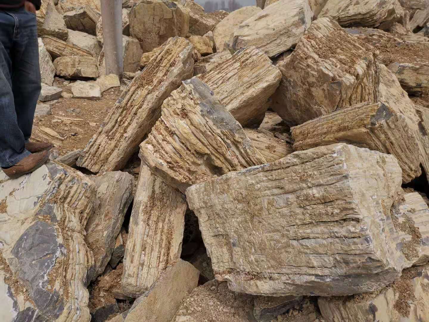 万吨假山石黑山石产地批发  假山石产地  枯山水假山景石 园林石景观石