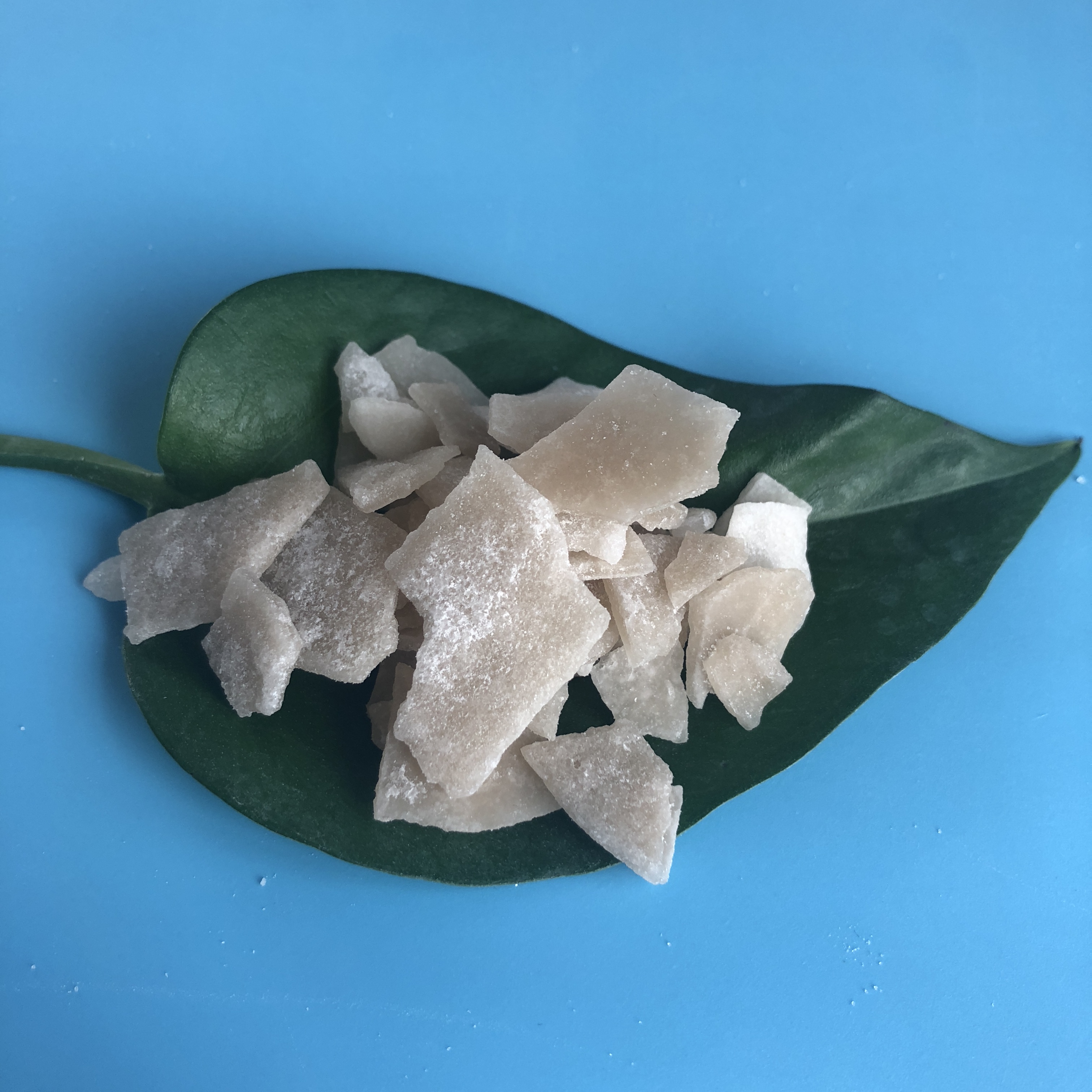 批发供应氯化镁工业级 46含量六水氯化镁片 装饰板用氯化镁