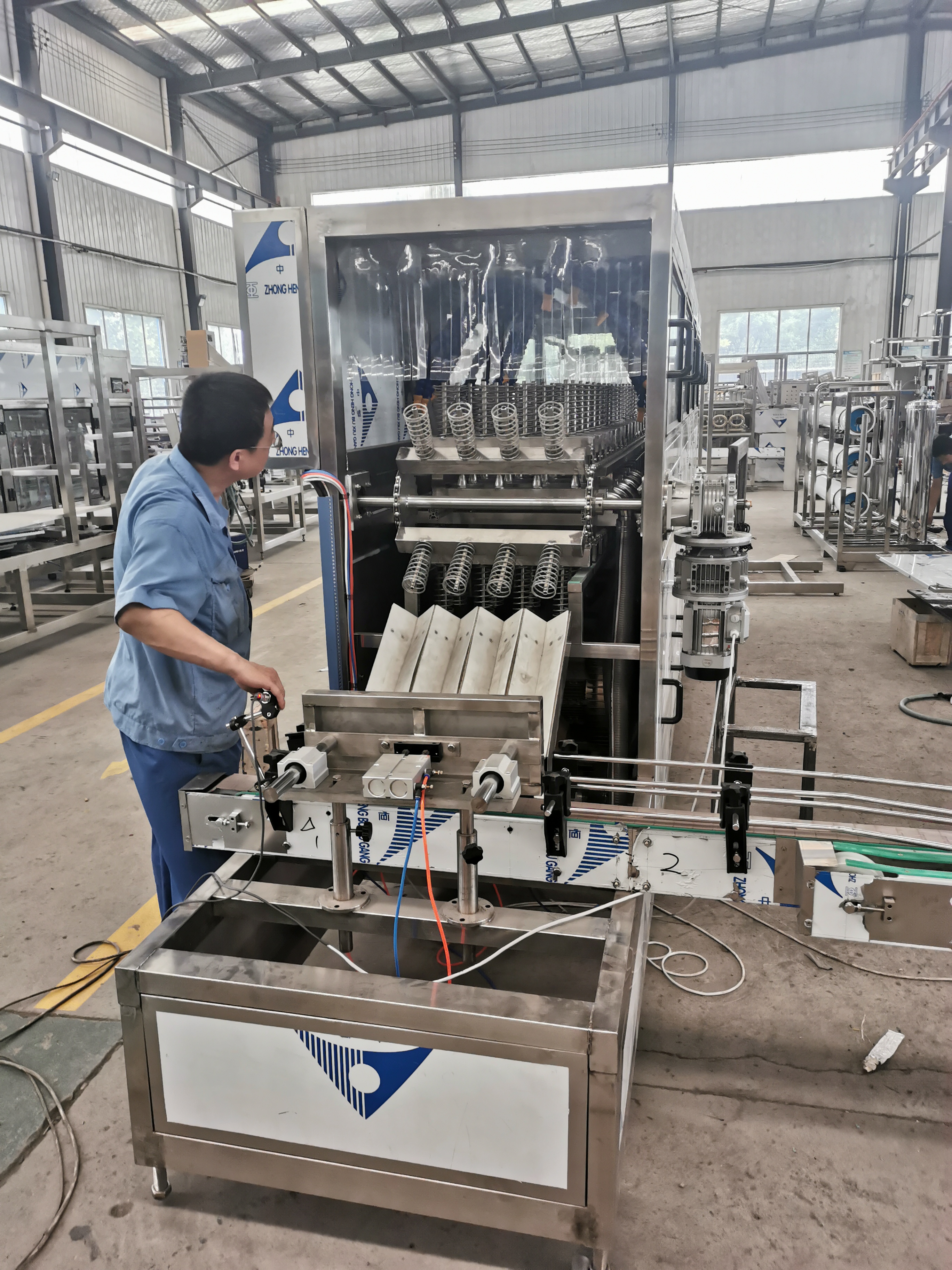 鲁泰牌CKH-4系列多功能瓶内外冲洗烘干灭菌一体机 酱油生产线前端设备 洗瓶机 冲瓶机 厂家定制