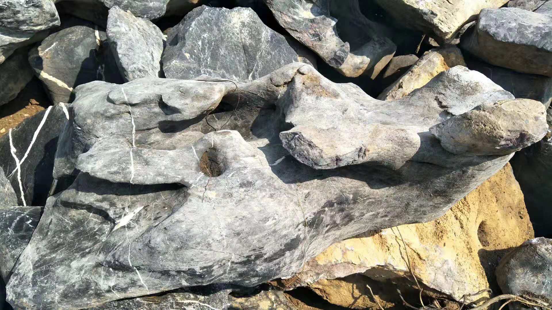 万吨千层石产地批发龟纹石  护坡石景观石 太湖石黑山石 样式齐全