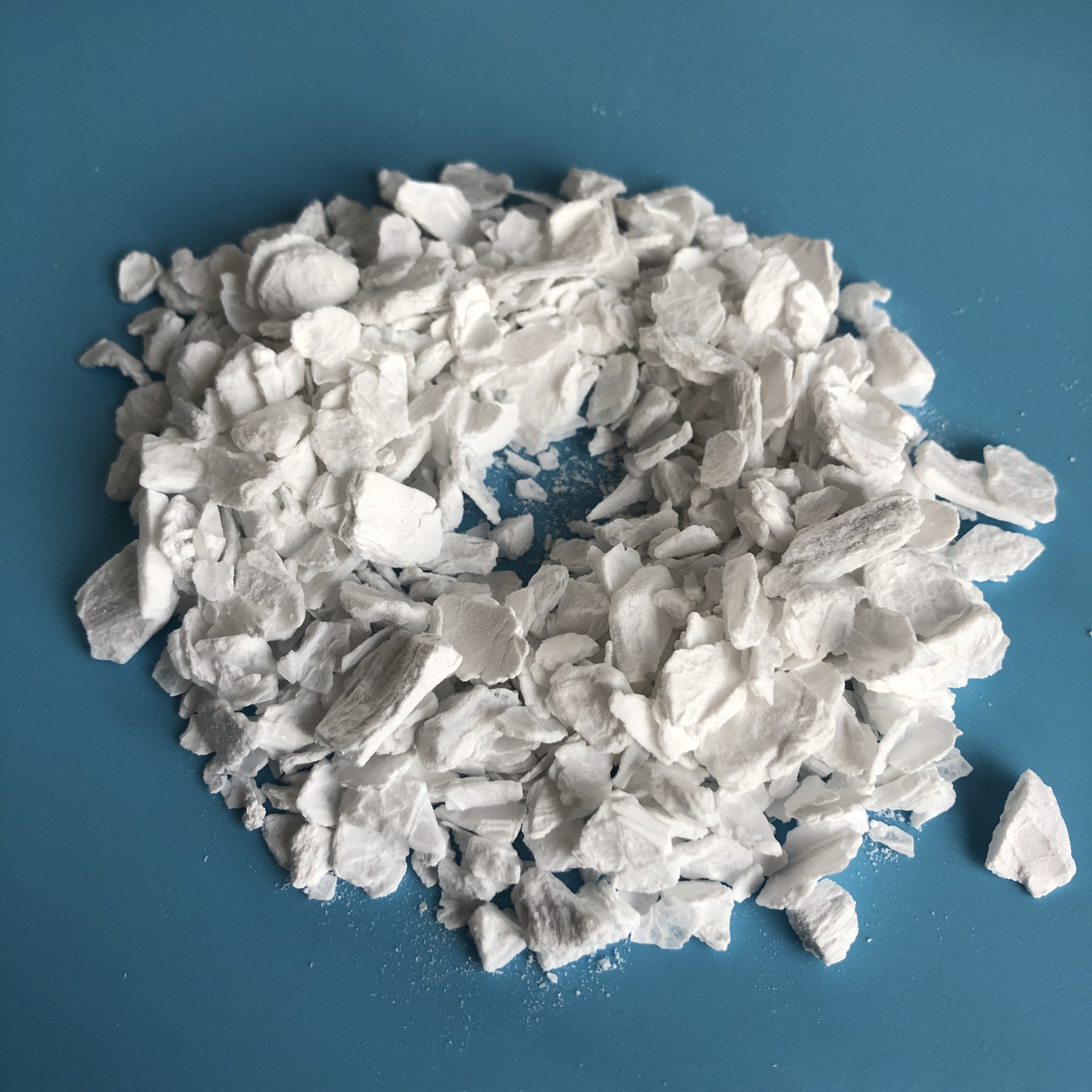 厂家直发氯化镁片 99含量工业级氯化镁 冶金工业用无水氯化镁