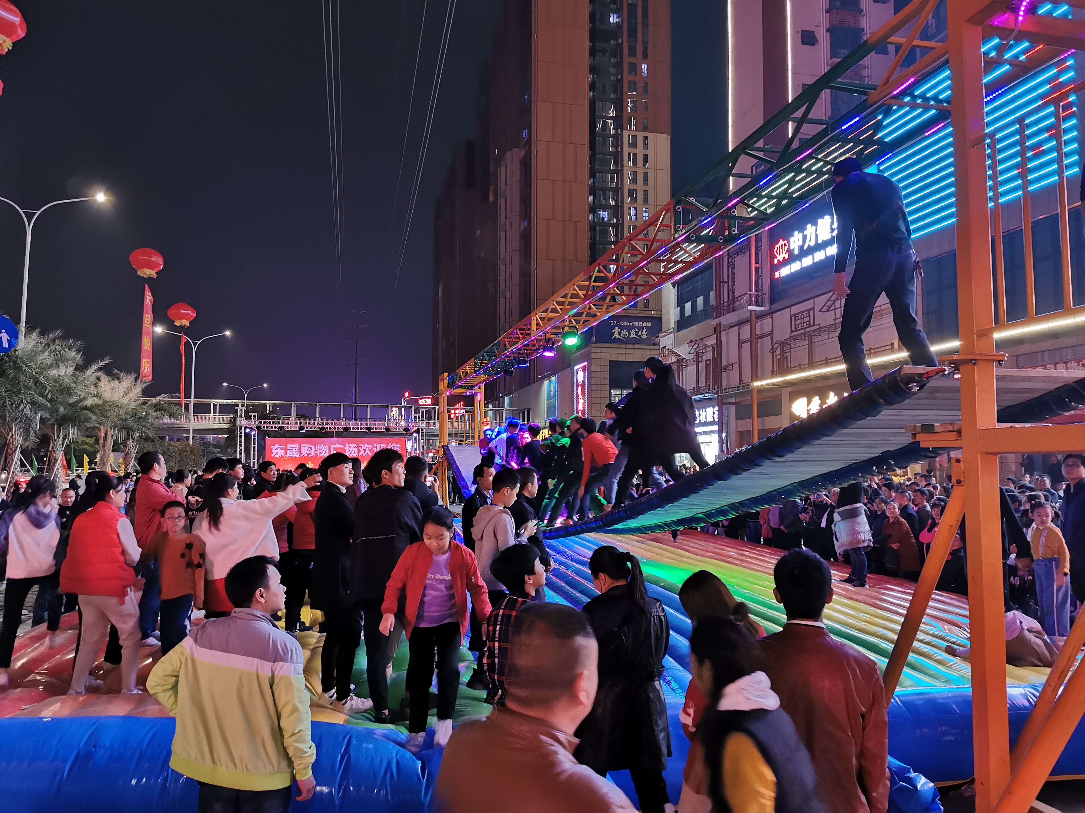 摇摆网红桥 水上摇摆桥 户外水上摇摆桥厂家