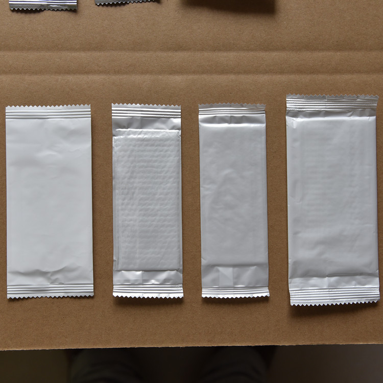 怡美乐卫生用品个人清洁用品10片独立包装单片卫生湿巾    10片独立包装单片卫生湿巾欢迎来电洽谈