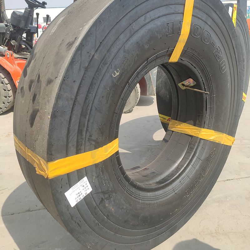 胶轮压路机轮胎 圣奥 11.00-20压路机光面轮胎 可大量批发