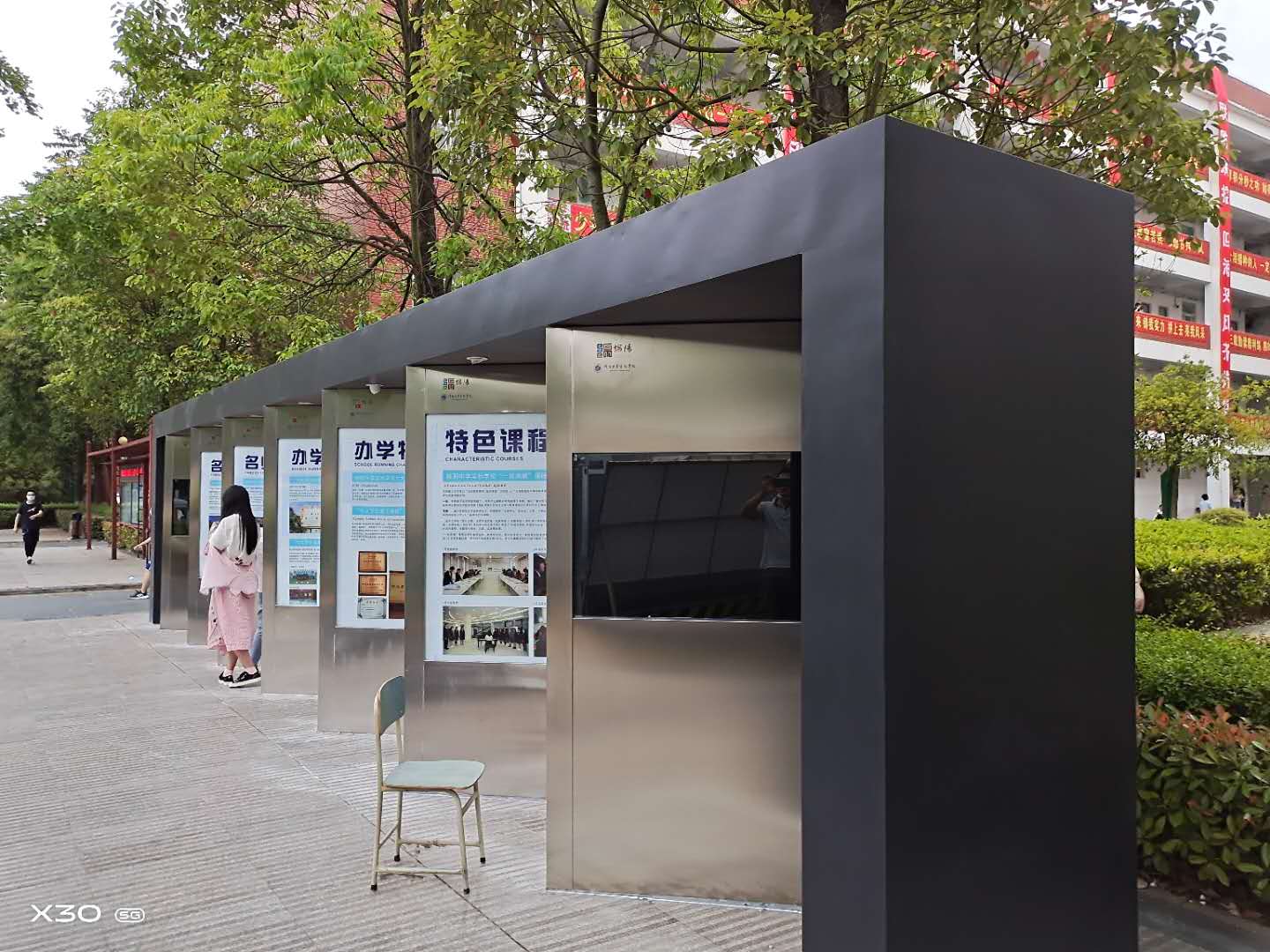 四川成都学校标识标牌宣传栏导视系统厂家价格优惠