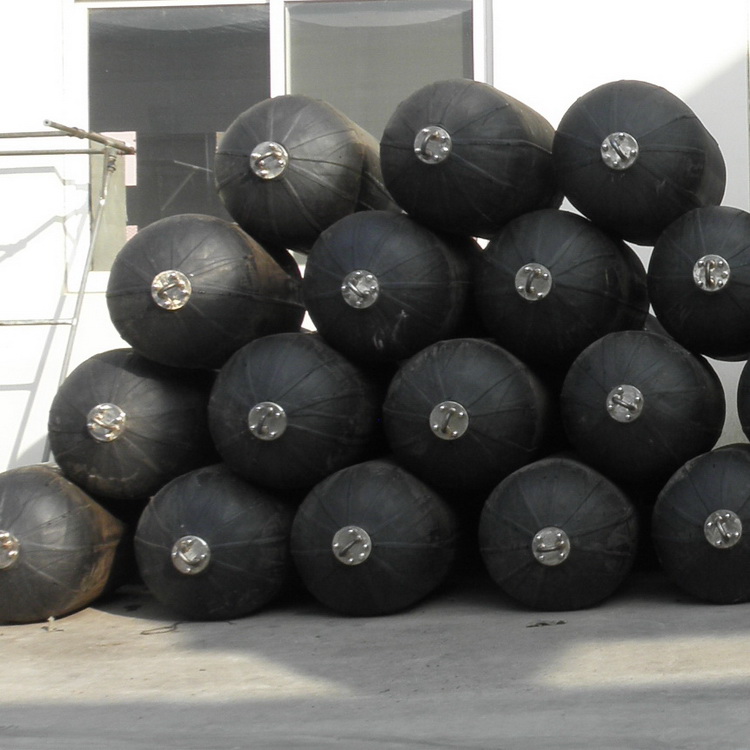 大型充气橡胶护舷rubber pneumatic  yokohama fenders横滨靠球