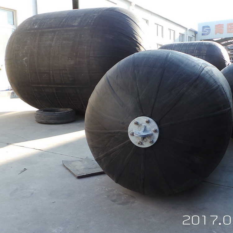 定制防碰撞用天然橡胶护舷 漂浮式橡胶充气靠球 船舶停靠用碰垫