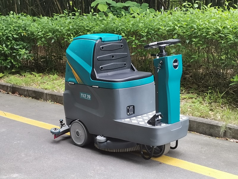 驾驶式洗地机TLT70