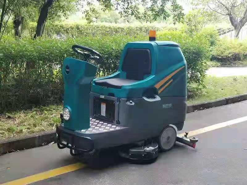 驾驶式洗地机TLT115
