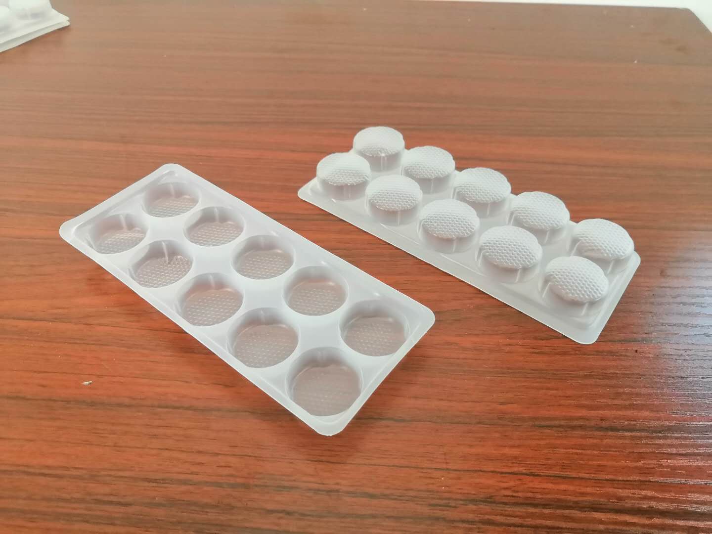 伟业吸塑包装 封口吸塑托盘订制 小型五金工具塑胶盒制作 包装吸塑塑料内托生产厂家 梧州热销