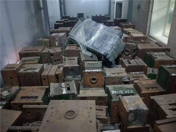 深圳模具回收商 上门回收联系电话