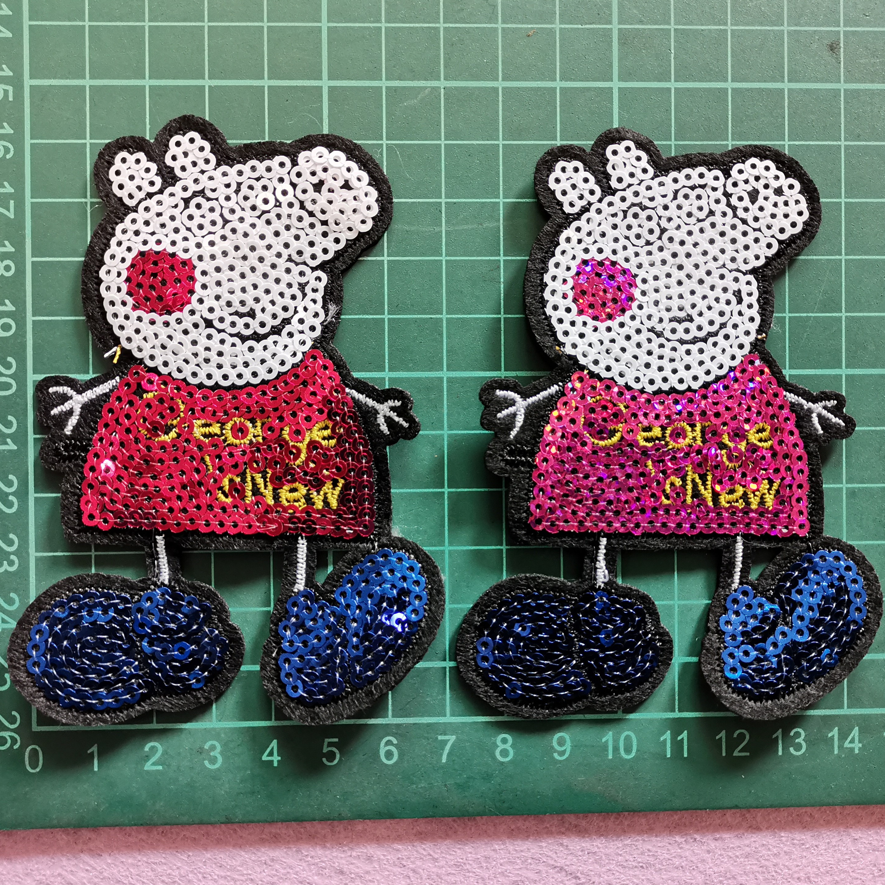  晋艺电脑绣花 衬衣亮片绣补丁diy 上衣绗缝补丁设计 欧根纱豹纹电脑绣花章加工厂