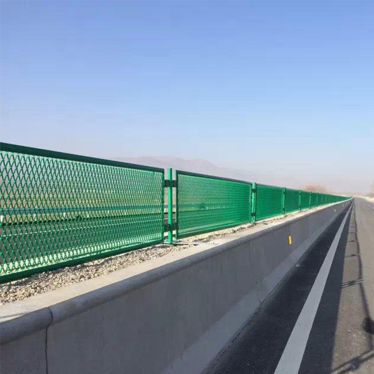临朐报价  高速菱形网片防眩网   防眩护栏  公路防眩网厂家 