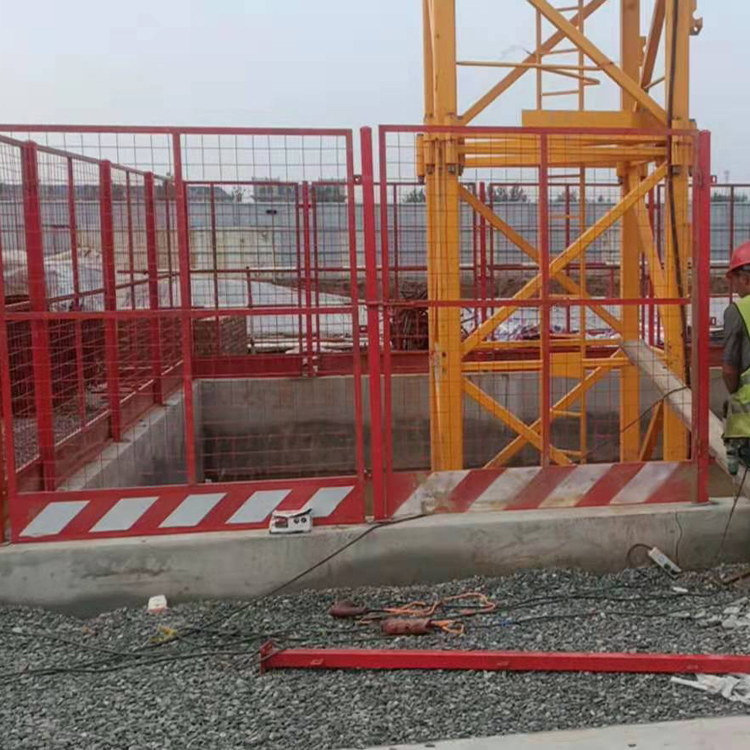 工地塔吊防攀爬棚     施工塔吊防护栏杆    工地起重机安全围栏  永邦建筑  来店选购