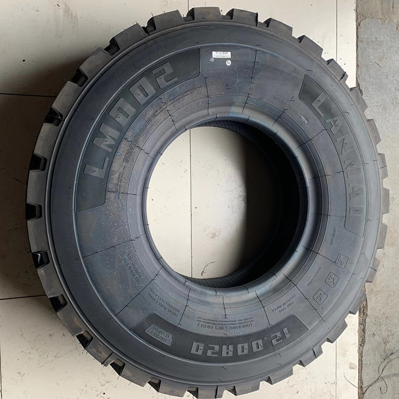 后八轮加厚型高耐磨轮胎 1200R20防爆轮胎 品质优
