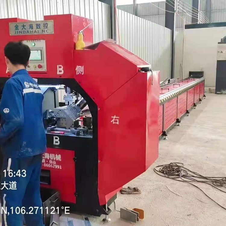 角钢冲孔切断一次成型 方钢切断下料  不同孔距 单独控制