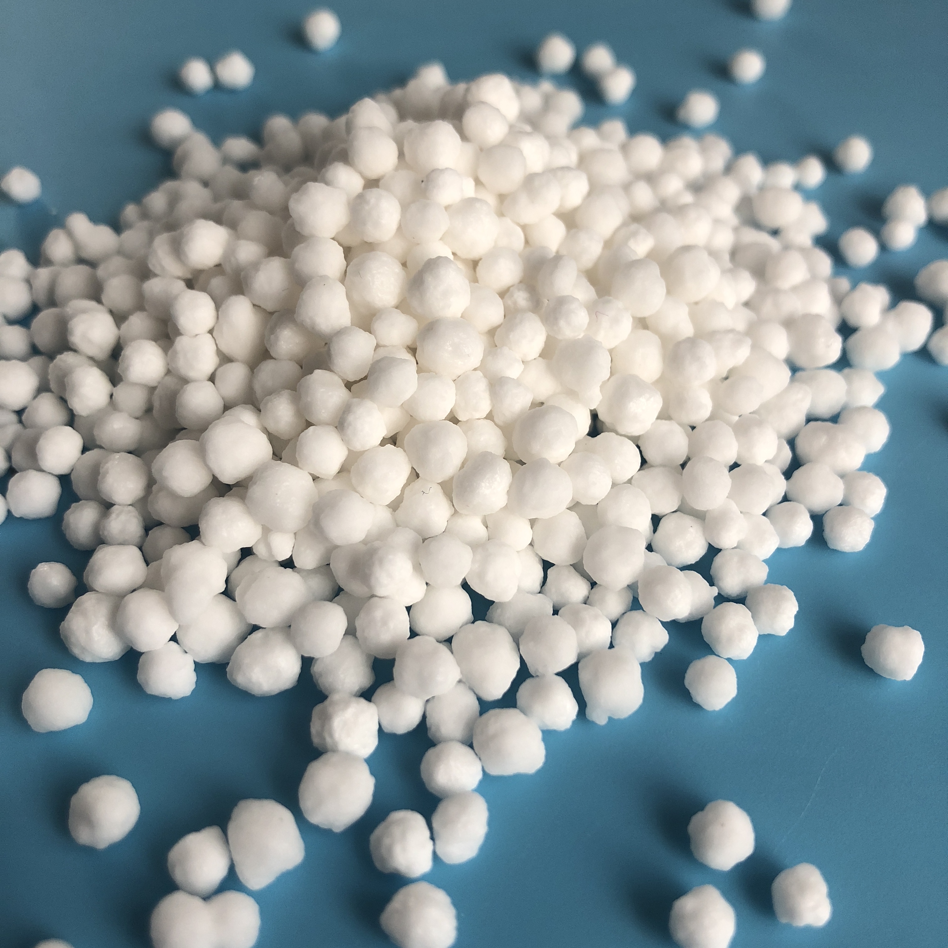 批发供应球状氯化钙 74含量二水氯化钙工业级 干燥剂用氯化钙