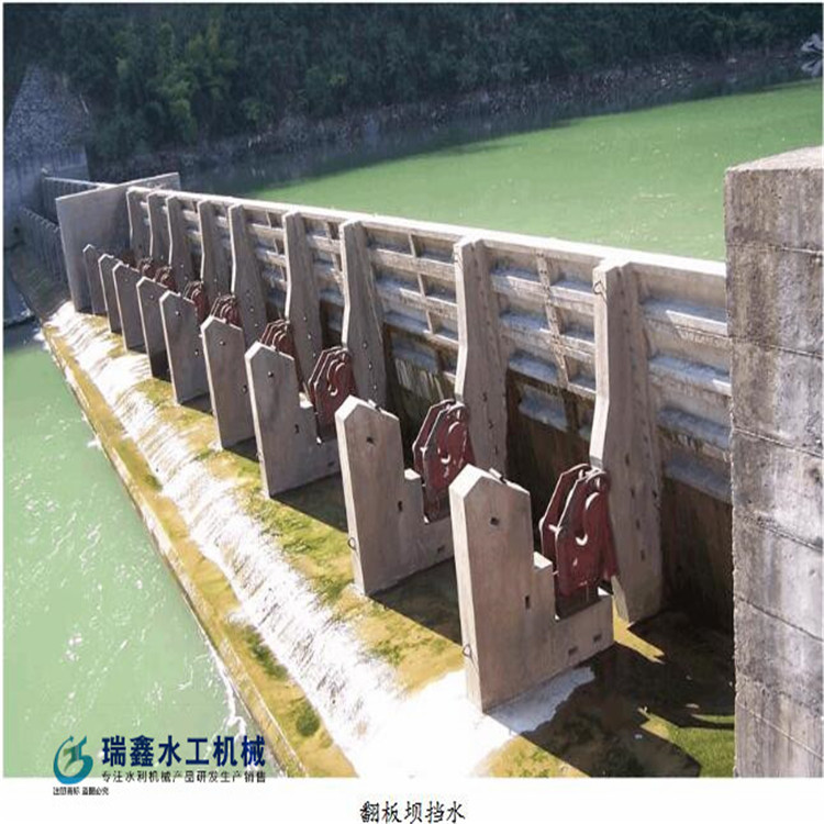 拱坝水利自控翻板闸门厂家 倾倒式钢坝闸门 瑞鑫水工
