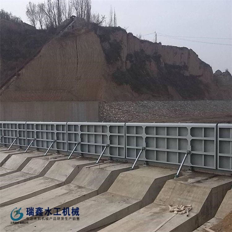 液压驱动翻板闸价格合理 河道翻板闸门 瑞鑫水工