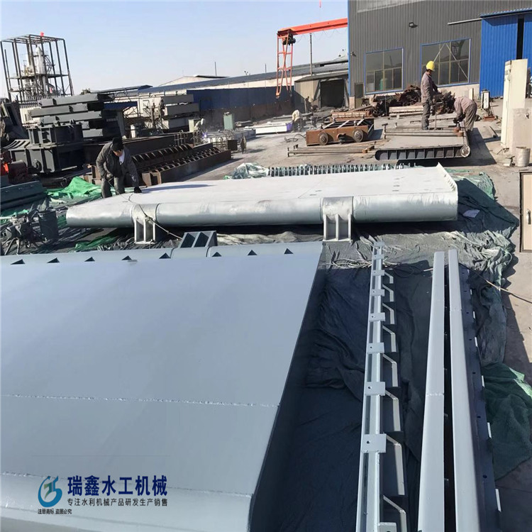 液压驱动翻板闸厂家加工 钢结构翻板闸门 瑞鑫水工