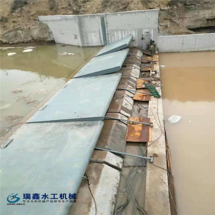下卧式水力翻板闸门价格合理 钢制景观坝 瑞鑫水工