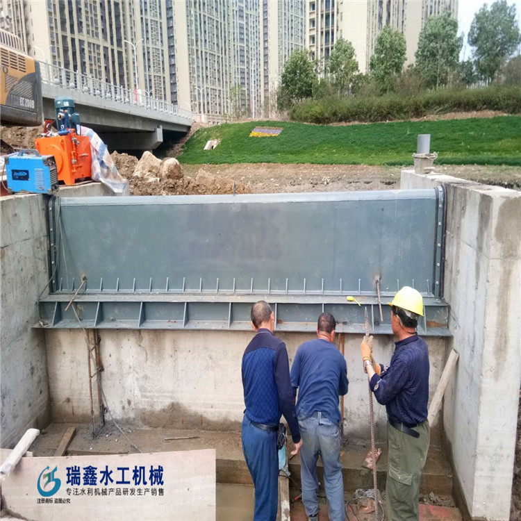 水力自动翻板闸门供应 翻板钢闸门 瑞鑫水工