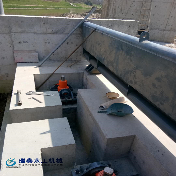 水利翻板门专业制造 景观液压翻板闸门 瑞鑫水工