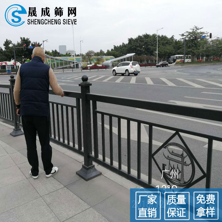 佛山甲型黑色焊接市政护栏 深圳市政道路分隔京式护栏价格