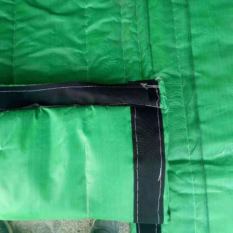 防火防雨岩棉被工程保温被高速公路养护棉被桥梁养护棉被PVC三防布棉被