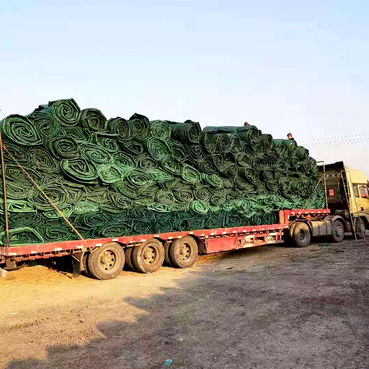 多用途棉被  岩棉被 工业保温被  工程隔热保温被  公路桥梁防雨防寒棉被
