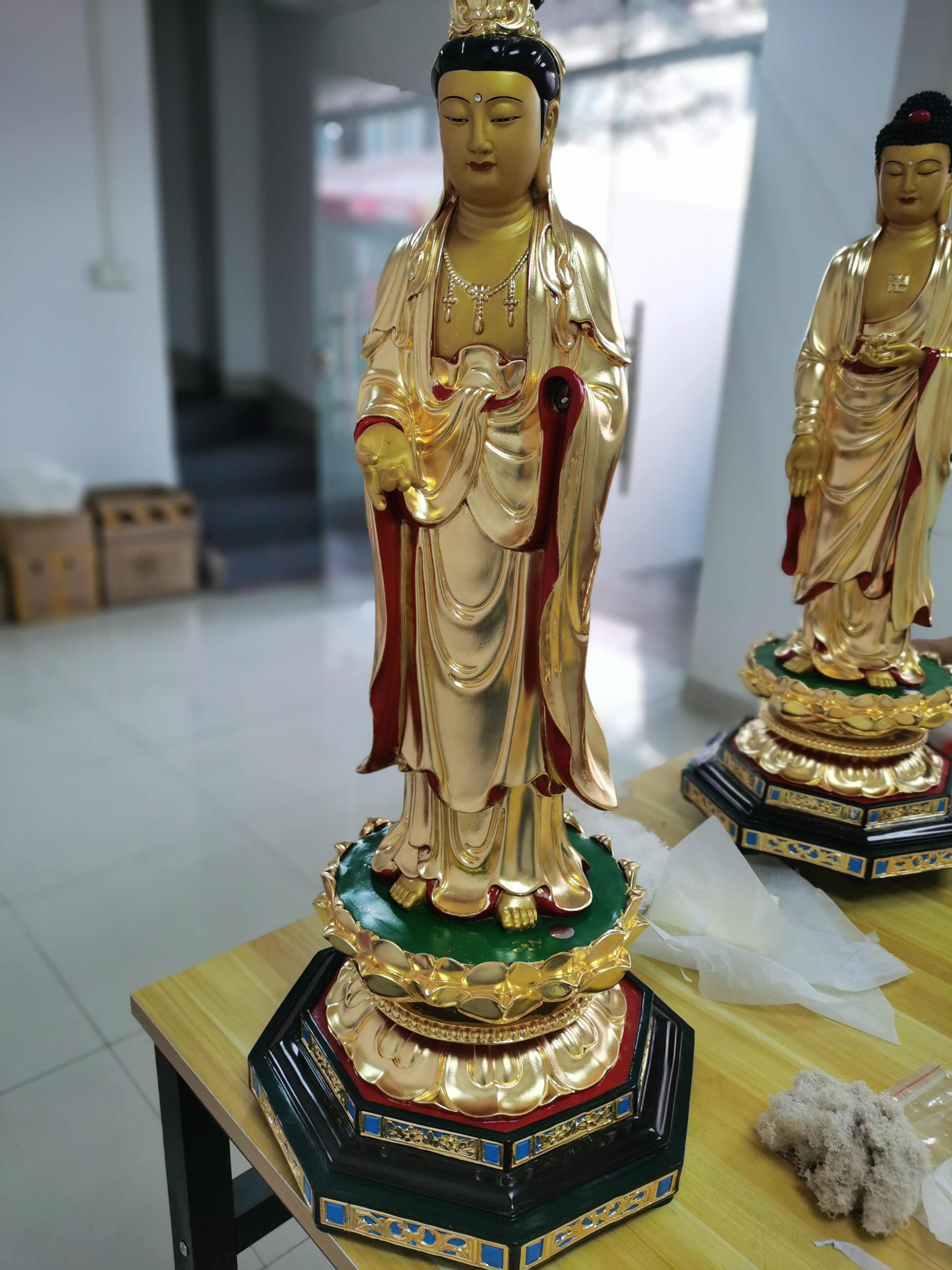 金梓承接佛像寺庙工艺品酒店别墅会所贴金箔装饰工程业务