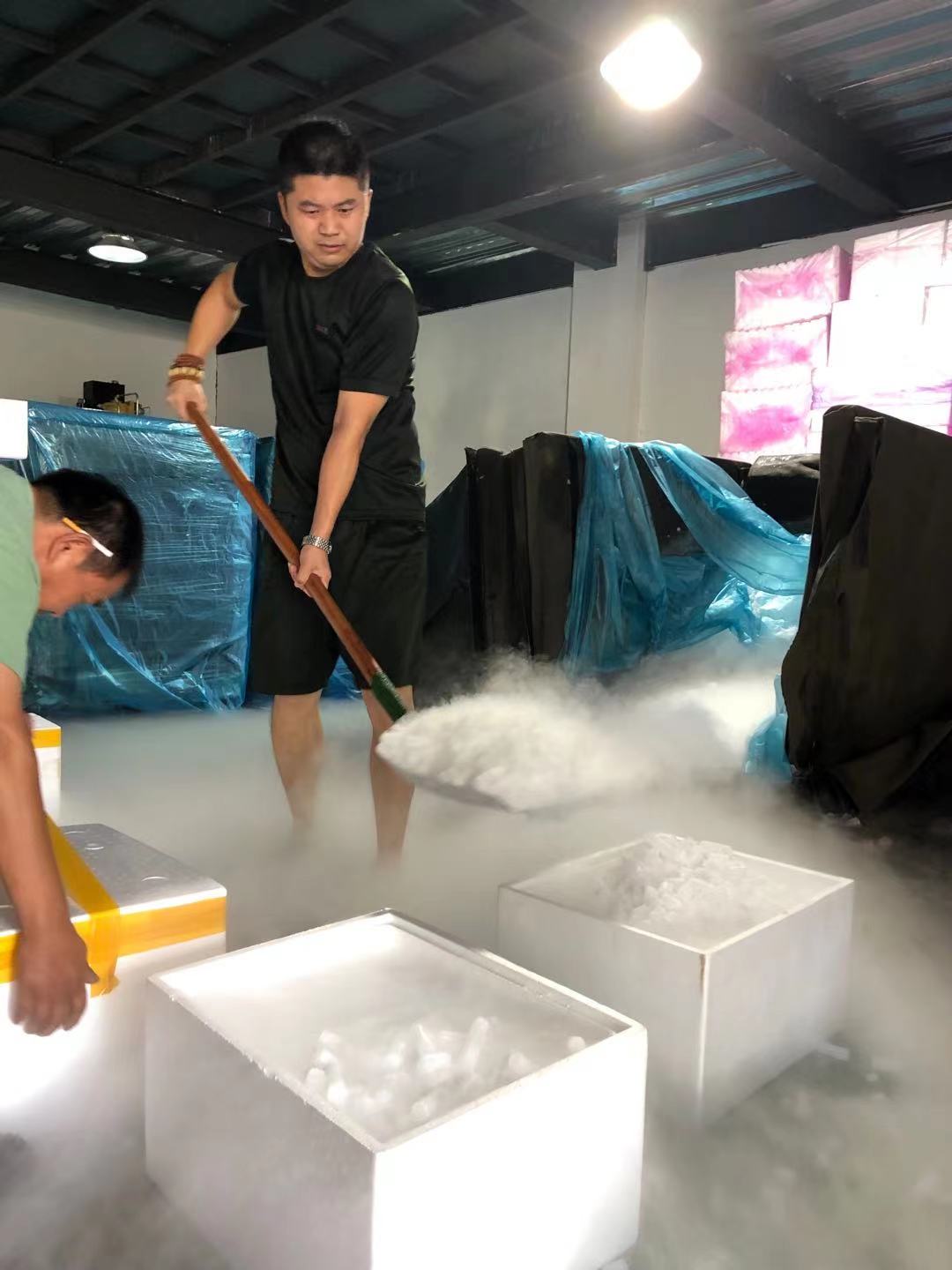 干冰配送电话【156O1832581】巢湖市食用干冰,干冰清洗机,干冰桶