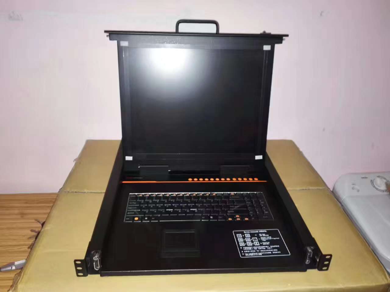 锐世T3-1708 1U机架式17寸LCD KVM,4端口(VGA)KVM切换器厂家包邮
